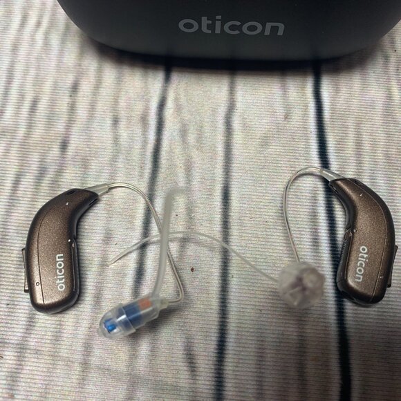 OTICON More 1 Hearing Aids w/Rechargable Case RIC - Picture 6 of 10